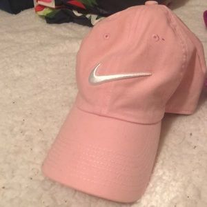 nike cap with adjustable back part,never been worn